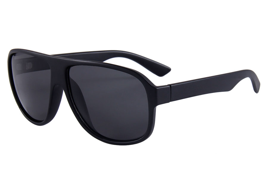 Mat sort solbrille i enkelt stilrent design med runde hjørner. Solbrillen kan bruges af mænd og kvinder. | millionaire_aviator_solbriller