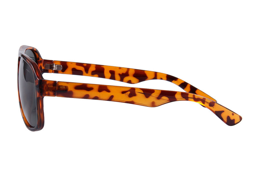 Aviator / dråbeformet solbrille med runde hjørner. Stellet er stærk kvalitet i skildpadde/leopard spættet  i flotte farve nuancer. | millionaire_aviator_solbriller-3
