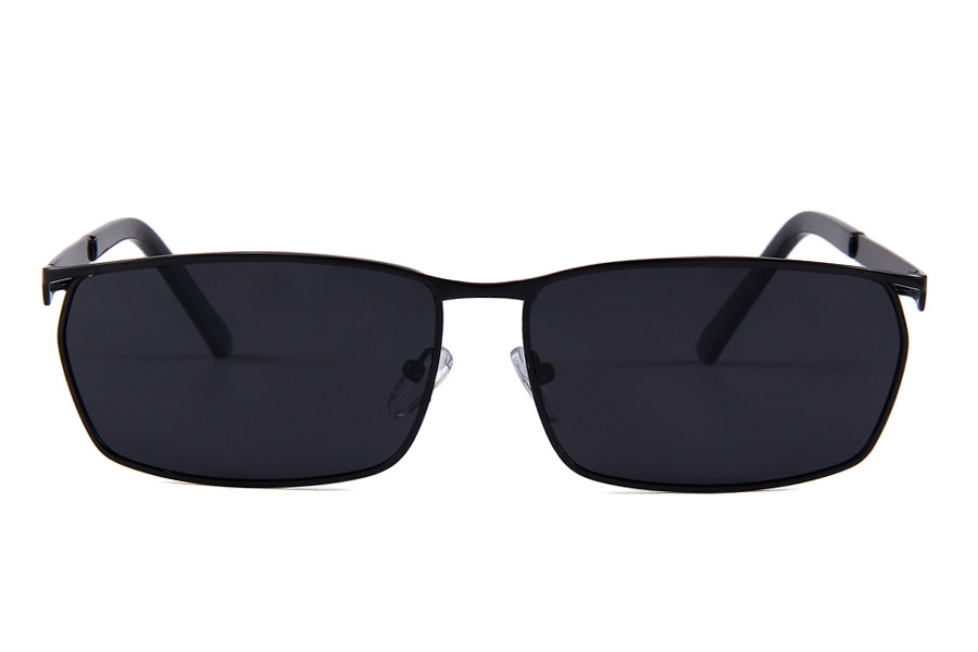 Alle skal have råd til solbrillemode. Derfor denne smarte sorte herre solbrille i lækkert design. kun 139 kr. | solbriller_med_moerkt_glas-2