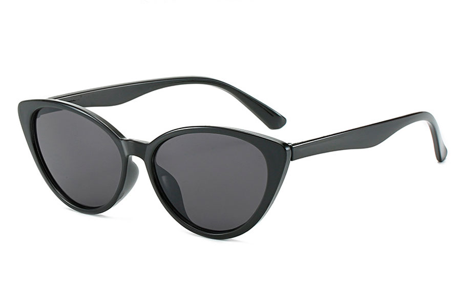Cateye solbrille i blank sort stel. Enkelt og stilrent design. kun 129 kr. | cat_eye_solbriller