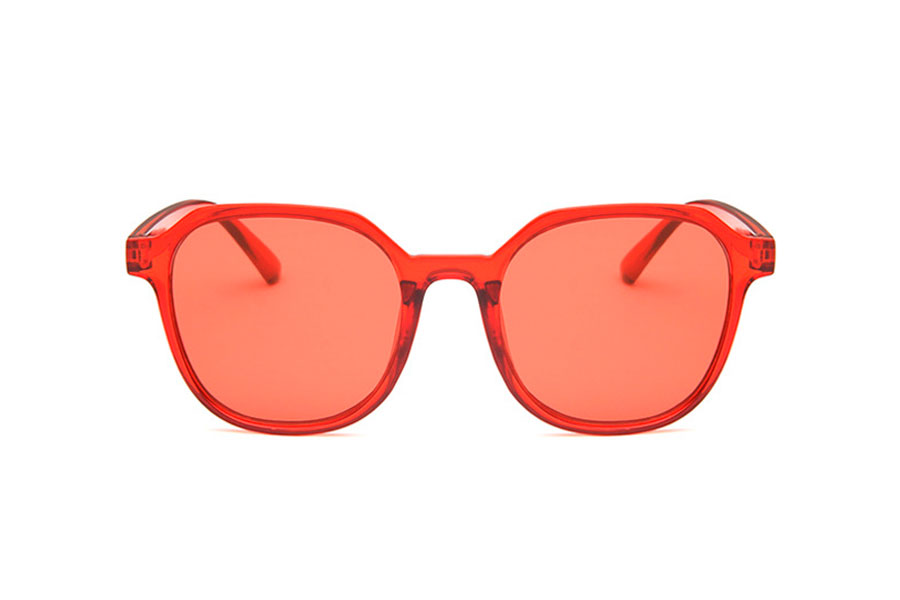 Dame solbrille i rødt transparent stel med røde glas, derfor er udsynet også rødt. | festival-solbriller-2