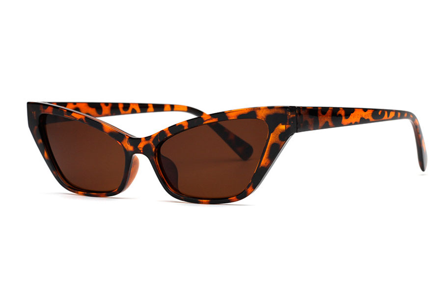 Cateye solbrille. Modellen er spids og kantet og markerer solbrillemodens alvor | retro_vintage_solbriller