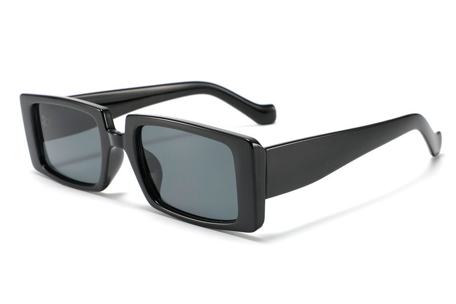 Denne solbrille er sommeren hotteste mode. Aflang firkantet design. Unisex model kan bruges af alle. | firkantet-solbriller