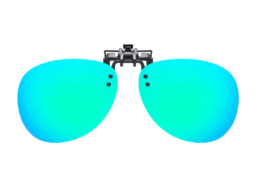 Glassene er polaroid glas i grøn-blå spejlglas. Clips denne solbrille ovenpå dine alm. briller, passer på stort set alle brille modeller. | clip-on-solbriller