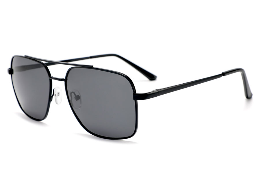 Sort metal solbrille i maskulint design. TruckerSolbrillen eller den klassiske aviator/pilot solbrillen med lidt mere kant. | firkantet-solbriller