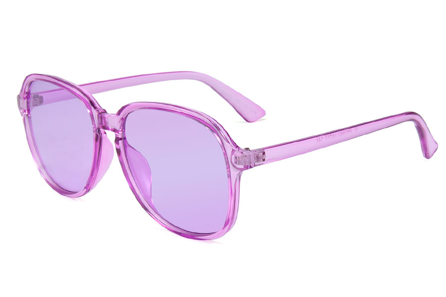 Lilla tranbsparent solbrille med lille glas fra tidens stil ikoner som bla. Audrey Hepburn, Grace Kelly og Jackie Kennedy | festival-solbriller