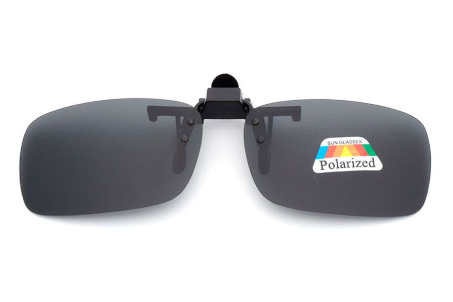 Polaroid clip-on solbrille i mørke glas. Clip-on solbrillen passer oven på dine hverdagsbriller | clip-on-solbriller