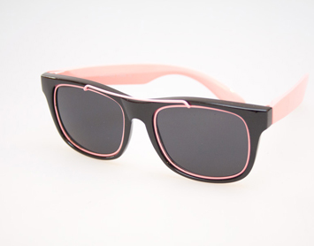 Wayfarer agtig solbrille med lyserød metal detalje. Club kids model | retro_vintage_solbriller