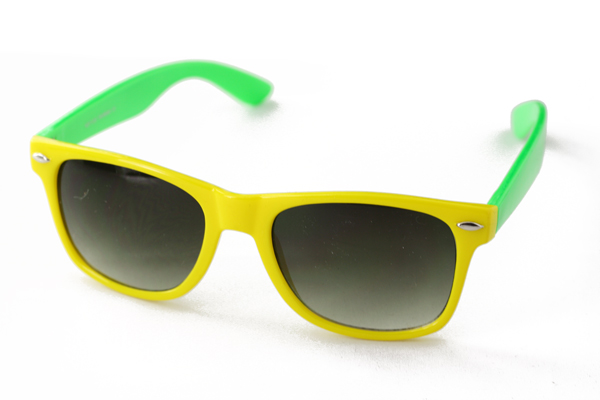 wayfarer solbrille i gul med grønne stænger | wayfarer_solbriller