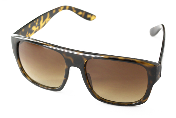 Skildpaddebrun solbrille i enkelt og kraftigt firkantet design | enkelt-klassisk-design