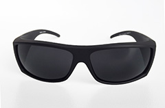 Sej mat sort solbrille i råt look - Design nr. s3207
