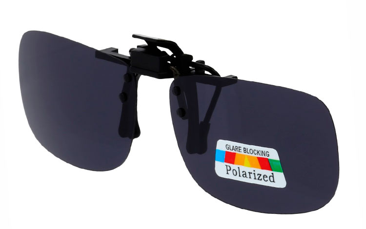 Clip-on solbriller i firkantet aflangt design med mørke polaroid glas - Design nr. 3526