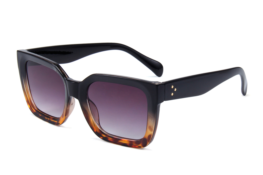 Stor fashion solbrille i stort bredt og kraftigt design. - Design nr. s3893