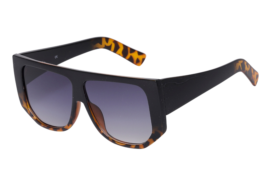 Stor markant oversize solbrille i bredt og kantet design - Design nr. s3925