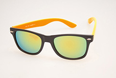 Wayfarer solbrille i mat sort med orange stænger og multiglas - Design nr. 468
